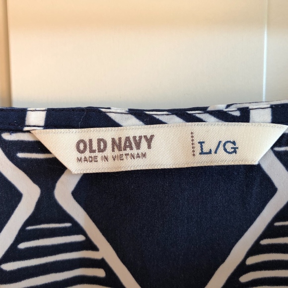 Geometric Pattern Dress with belt tie - Picture 2 of 3